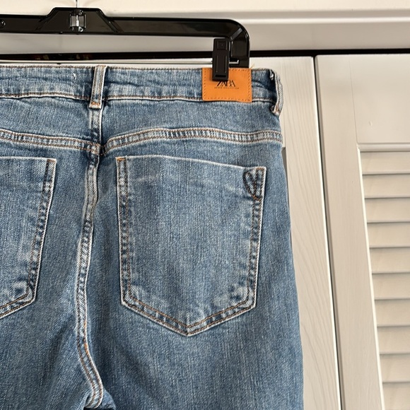 Zara Mid Rise Jeans Women’s Stretch Denim Raw Hem Mid Blue 6147/121/427 Size 10 - Picture 4 of 12